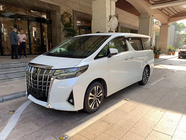 商務(wù)考察會(huì)議租車豐田埃爾法30系(深圳租車公司)