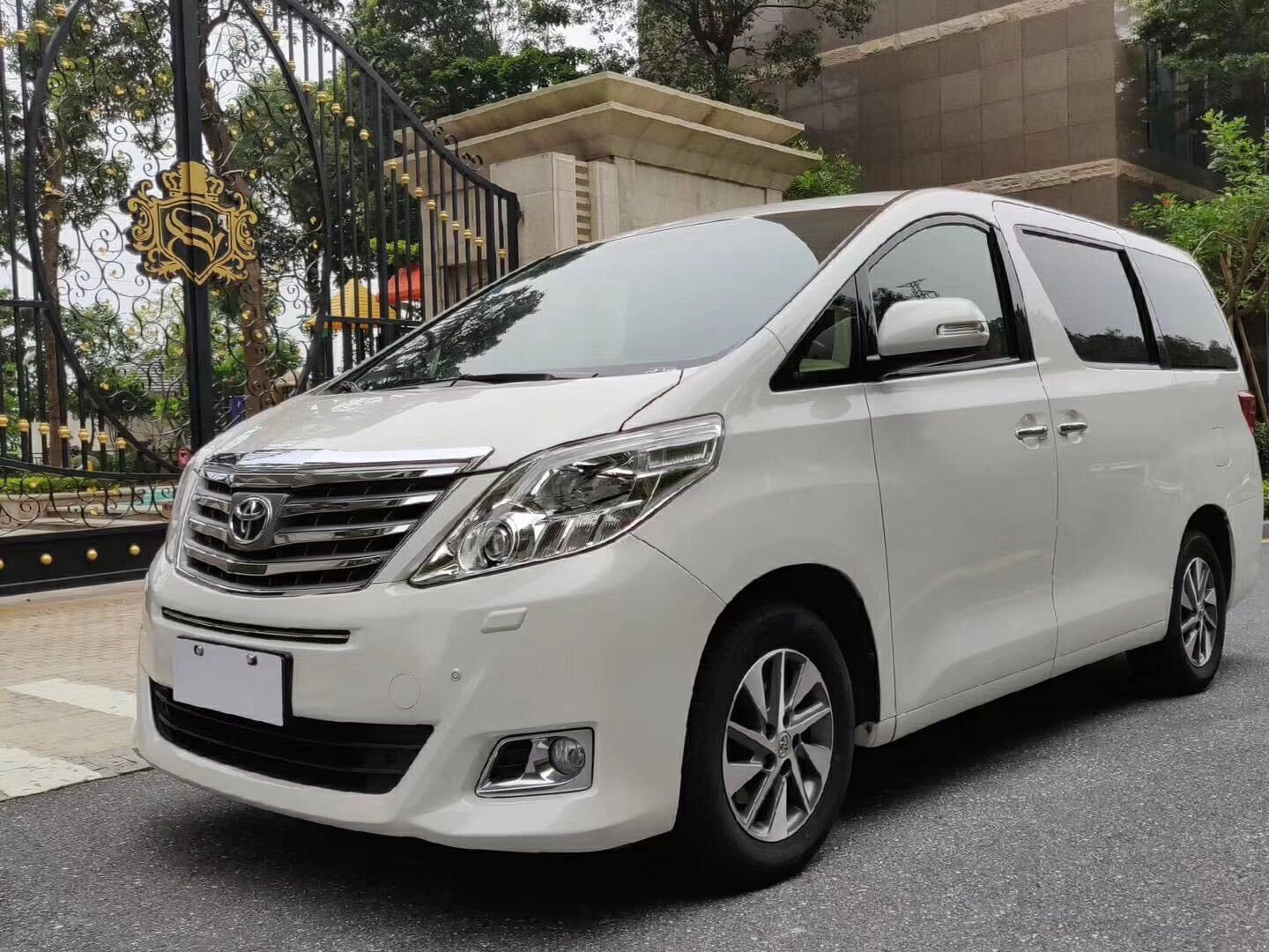 商務(wù)考察會議租車豐田埃爾法20系(商務(wù)會議租車)